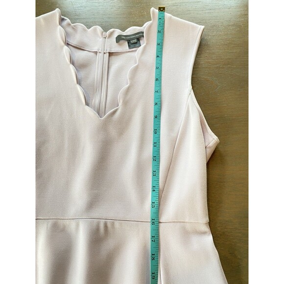 French Connection Size 8 Lula Scalloped V Neck Dress Stretch Sheath - Picture 10 of 13